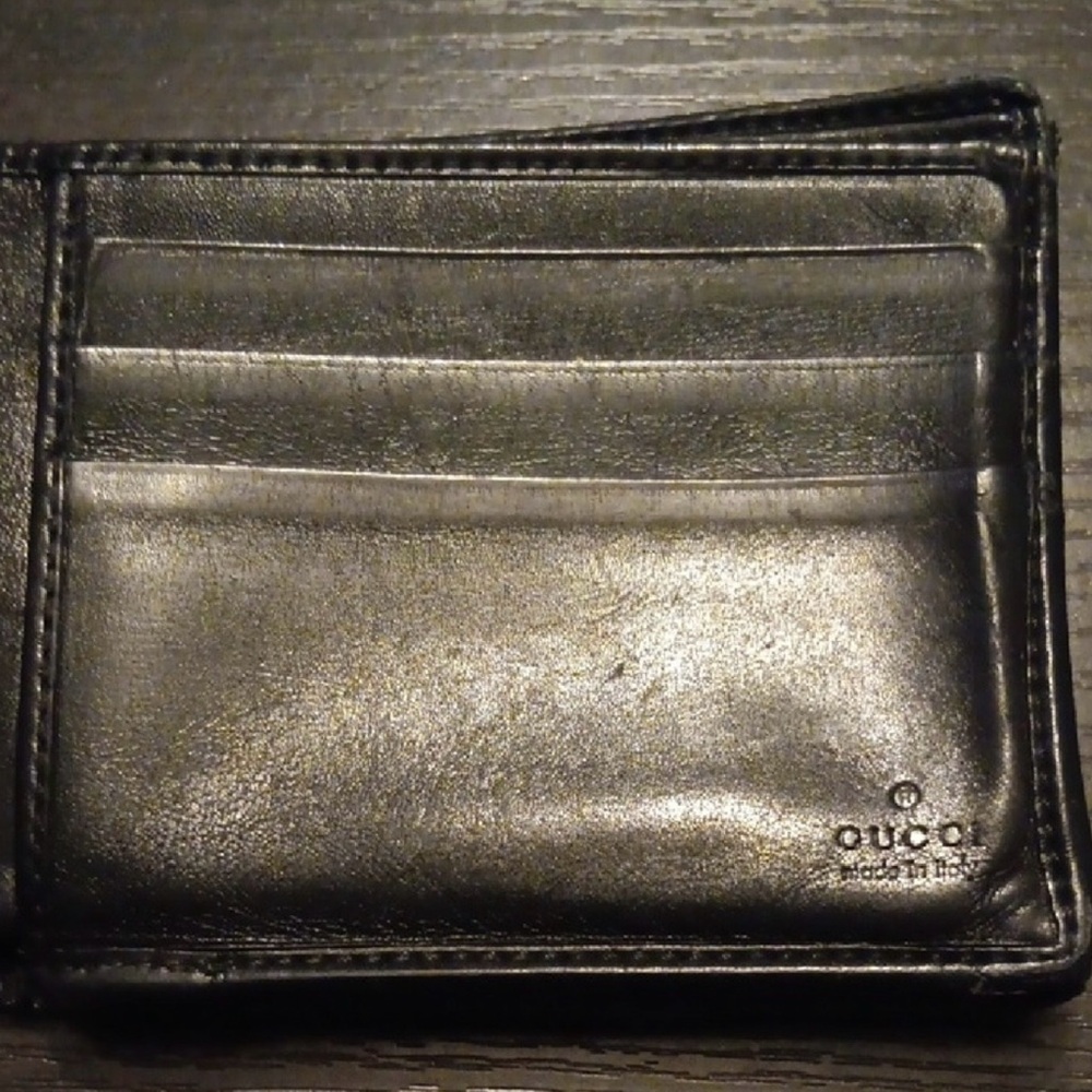 Gucci Vintage Black Leather
Unisex Wallet with Red and Green
Stitching (EUC) - Picture 8 of 14